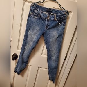Amethyst Jean's. Size 11. Low rise